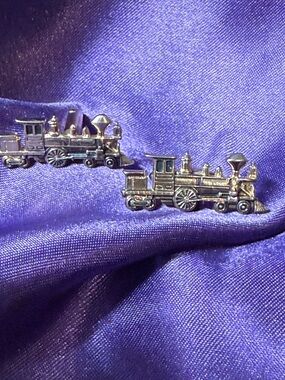 Mid Century Vintage Train Engine cuff links- Gold Tone Marked USA / HIckok